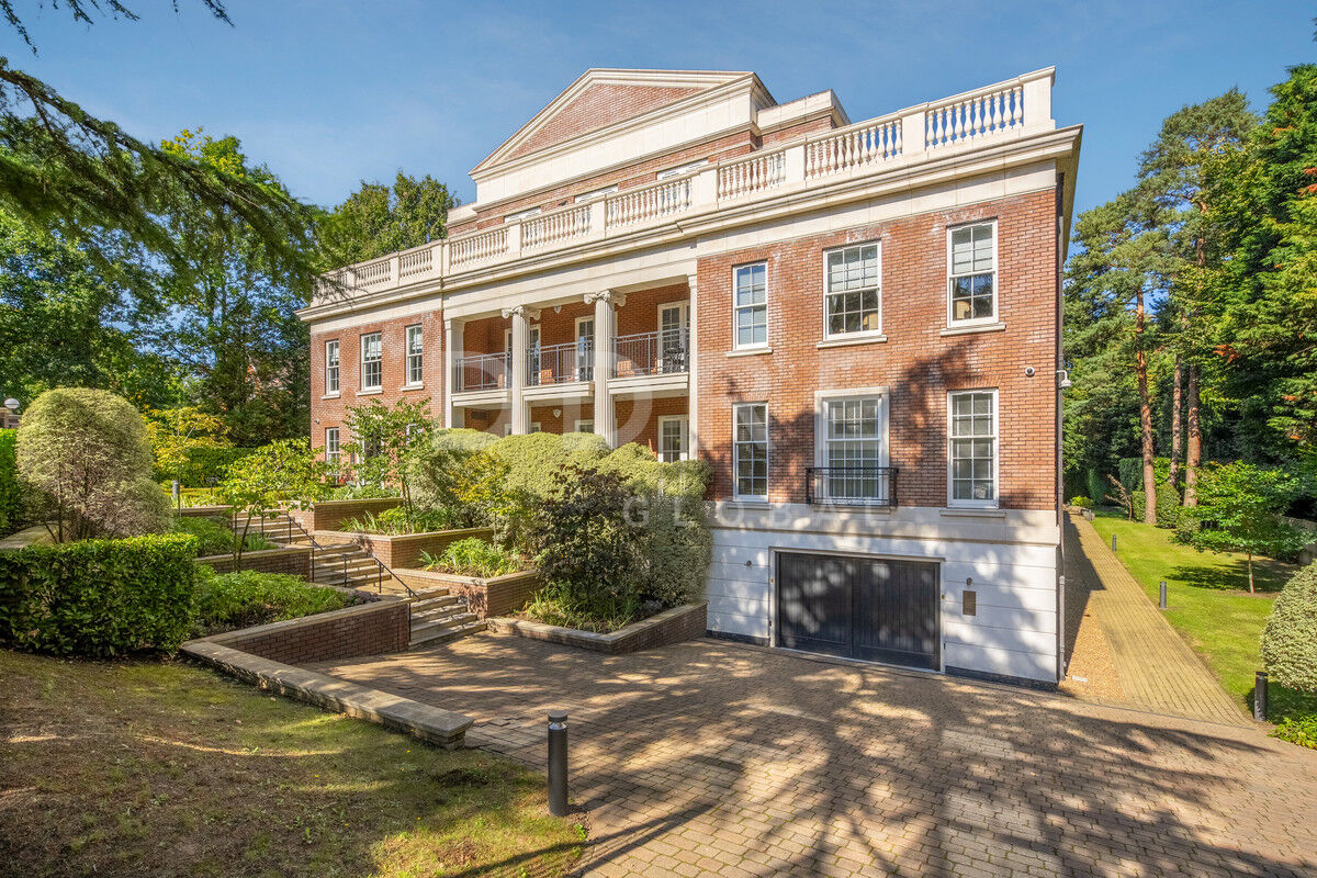 3 bedroom flat for sale 0