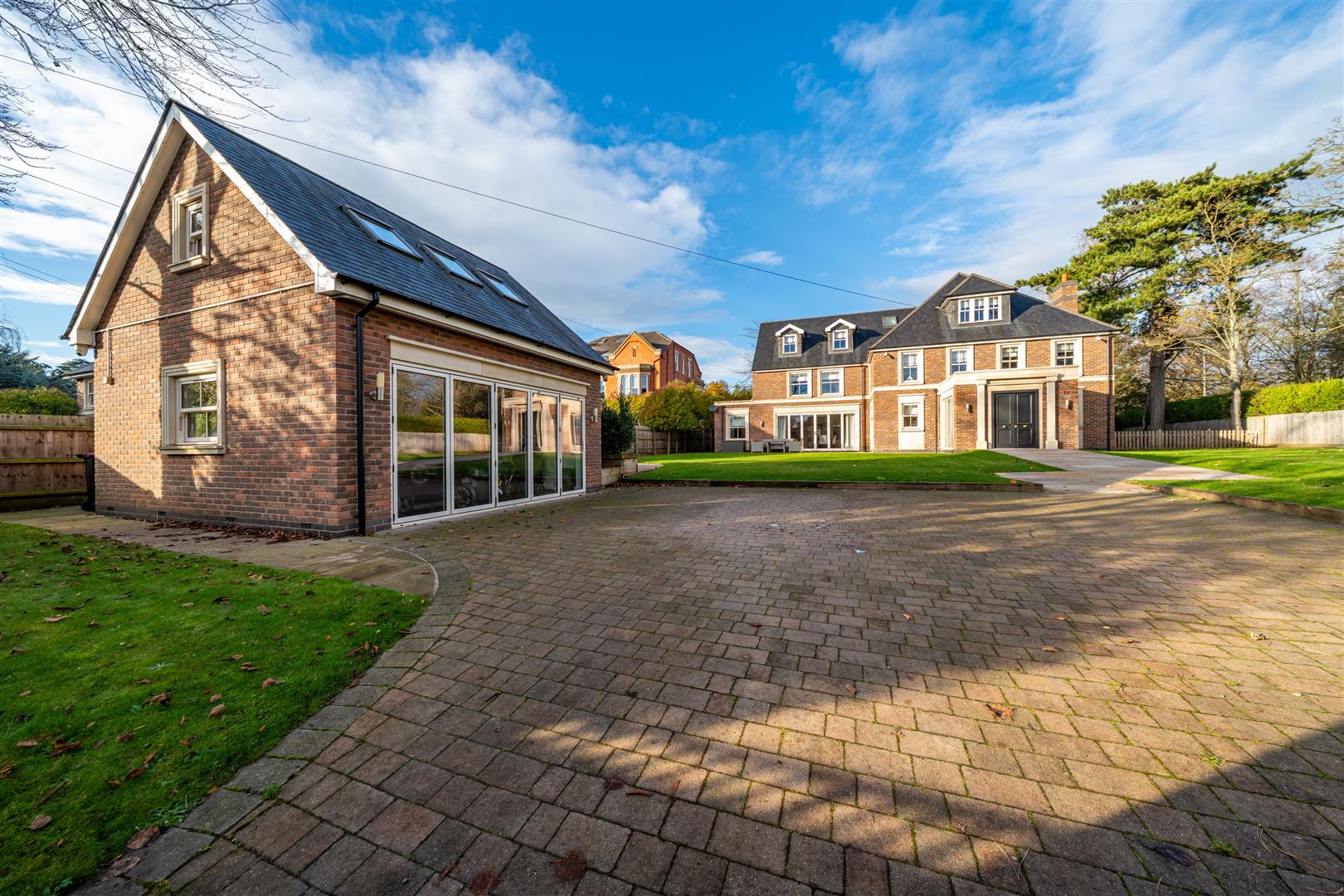 4 bedroom terraced house for sale