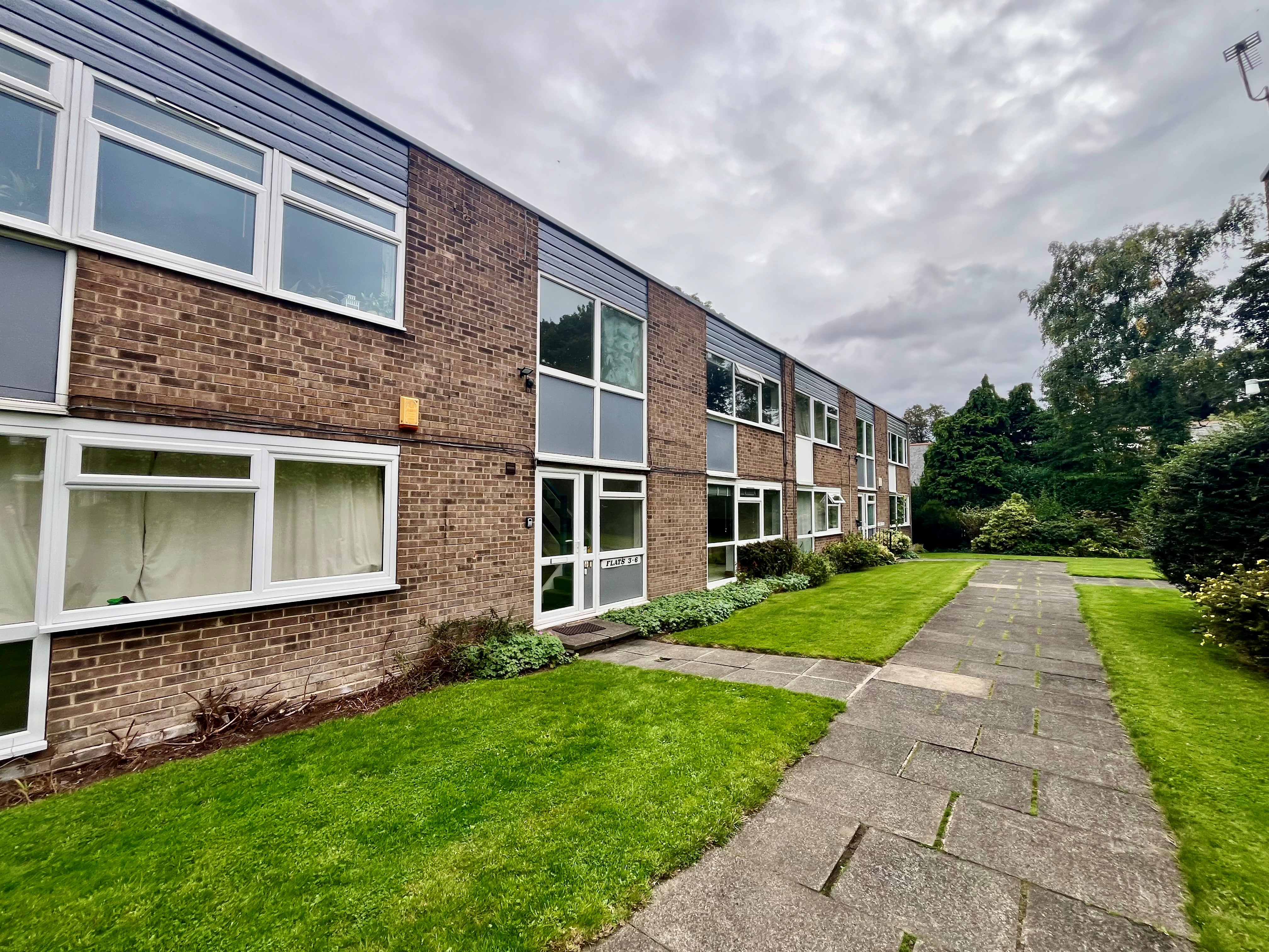 6, Green View Court, LEEDS photo 2