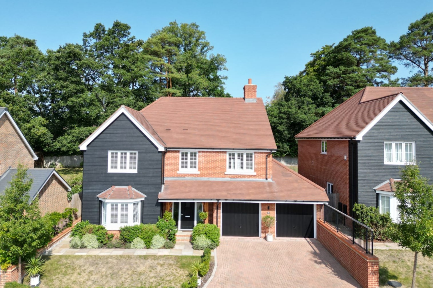 5 bedroom detached house for sale in Farnham