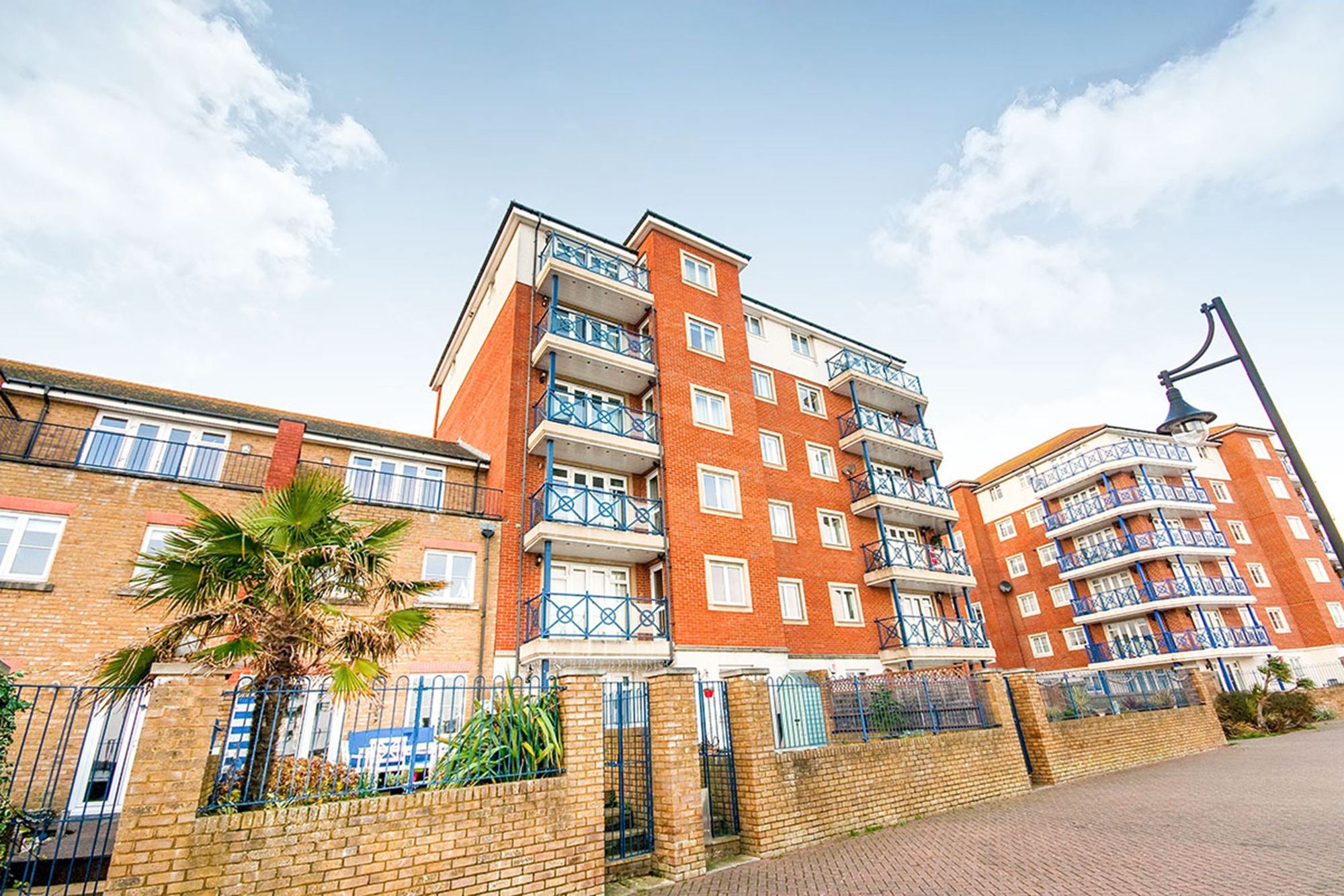 2 Bedrooms Flat for sale in San Juan Court, Eastbourne BN23