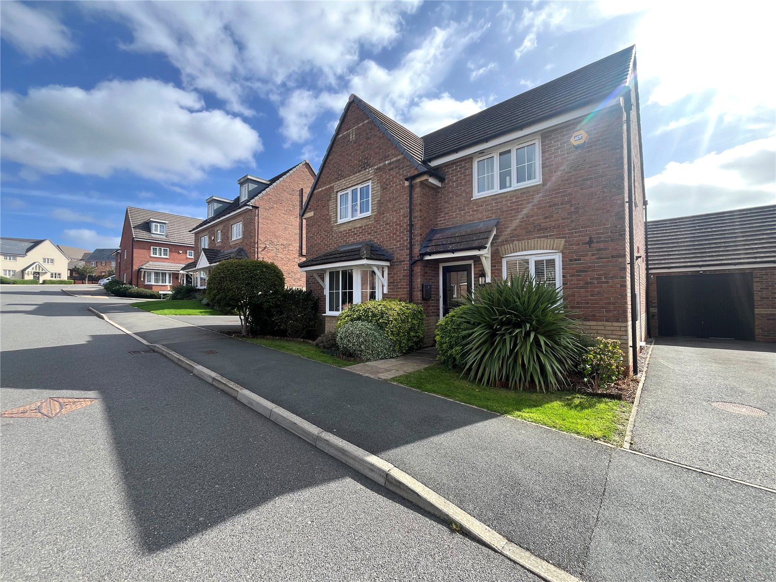 4 bed detached house for sale