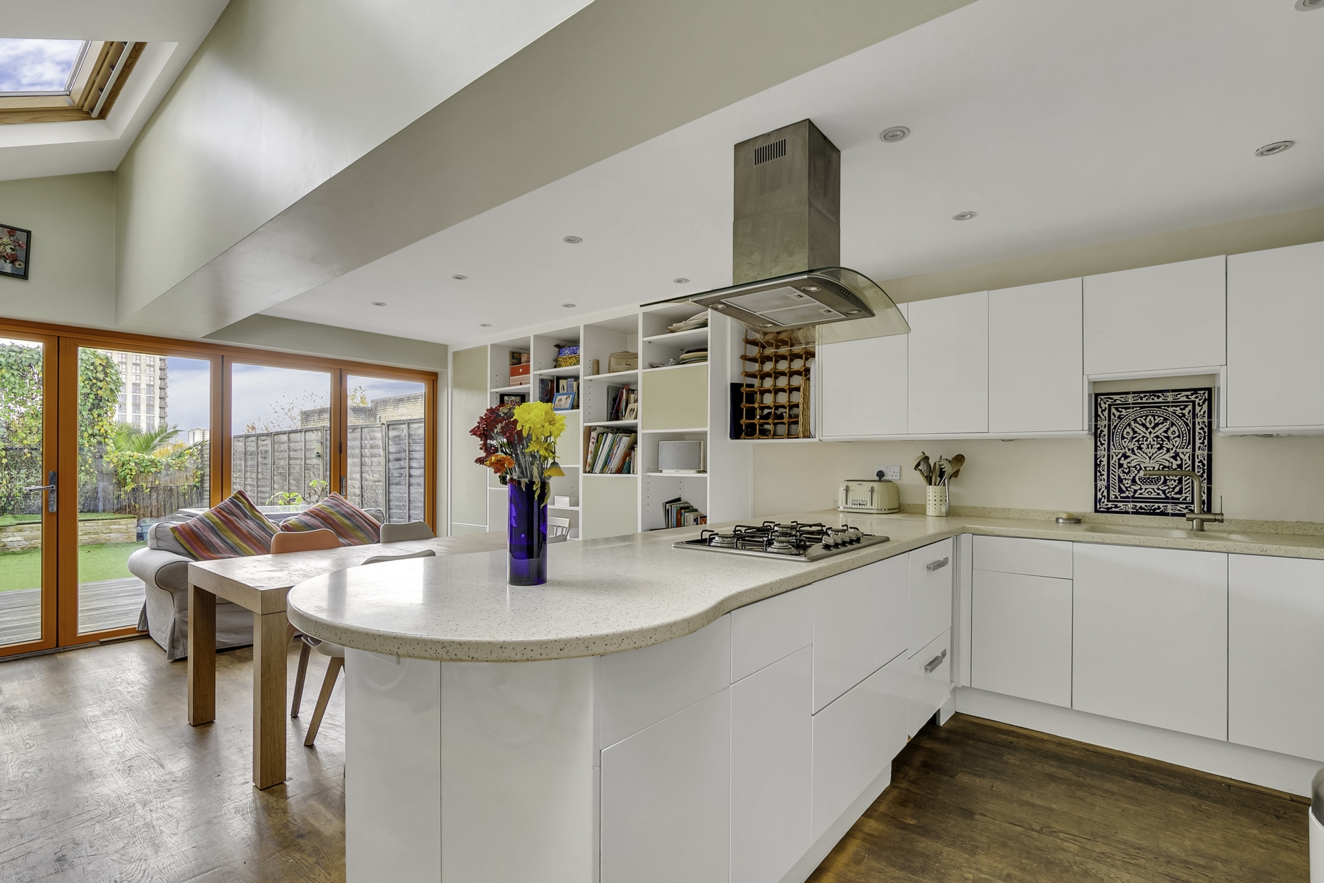 3 bedroom flat for sale