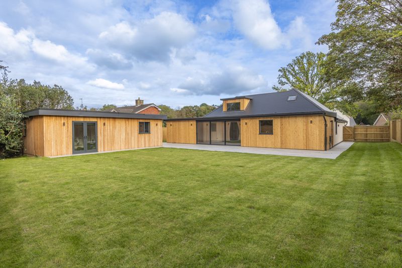 5 bedroom detached house for sale 0