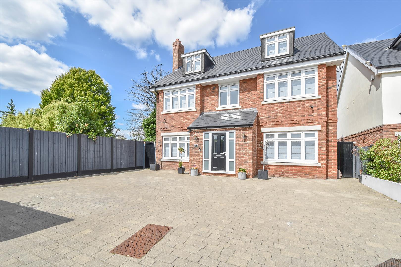 6 Abbotts Way, Oak Hill Road, Romford photo 2