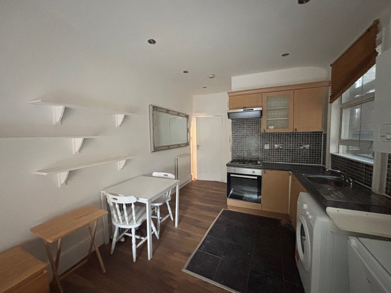 88 High Road, London photo 5
