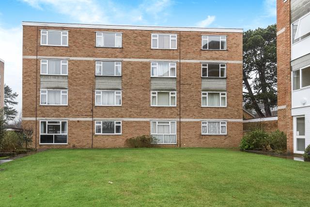 14, Effingham Court, Woking photo 2