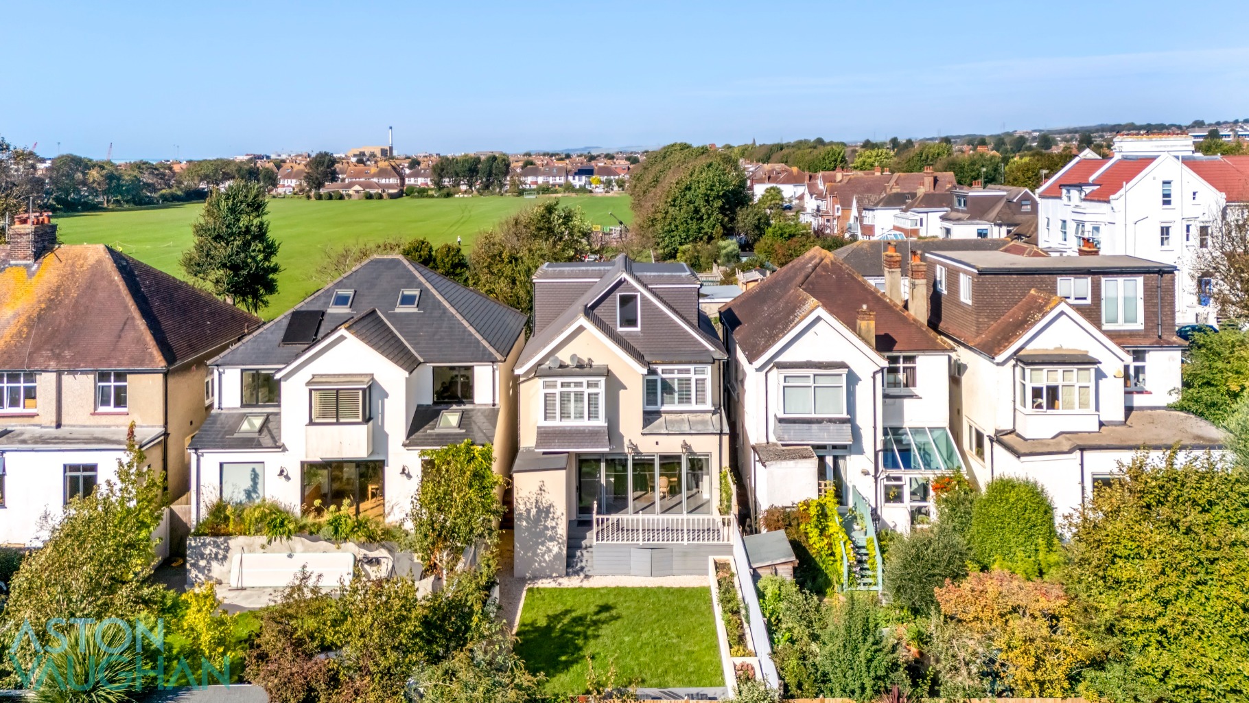 4 bedroom detached house for sale 0