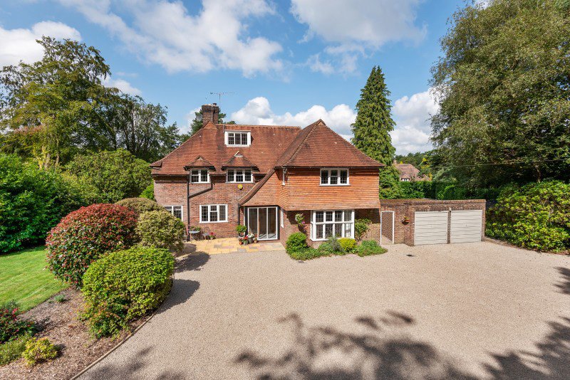 5 bedroom detached house for sale 0