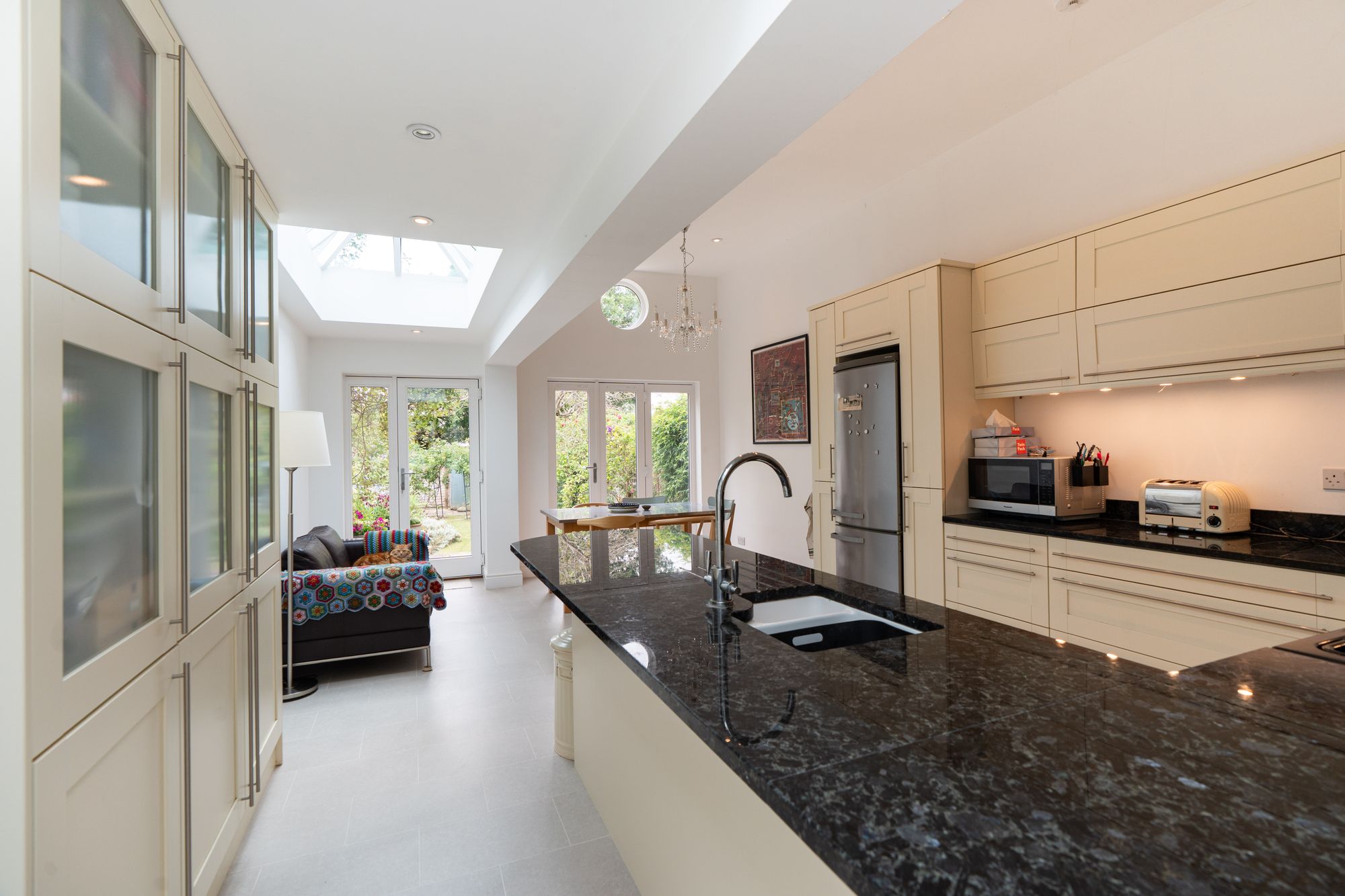 4 bedroom semi-detached house for sale 0