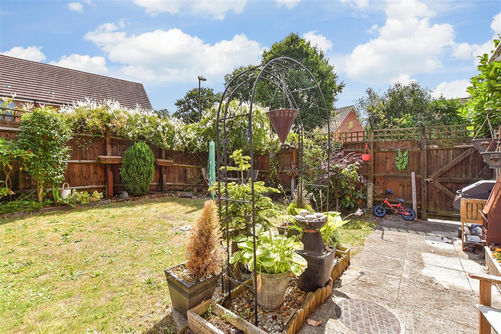 Braeburn Road Ifield, Crawley photo 4