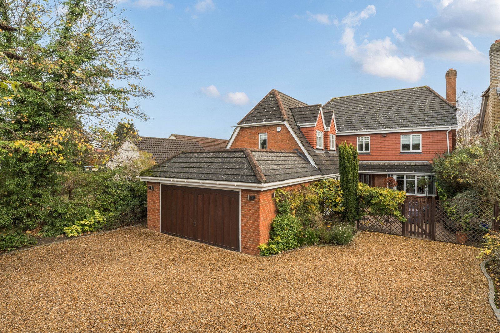 5 bedroom detached house for sale 0