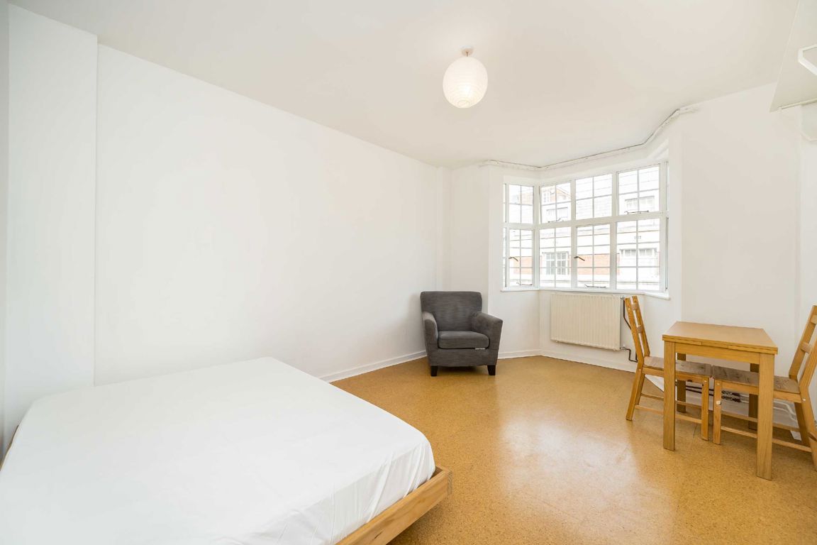 Flat 350, Russell Court, Woburn Place, London photo 4