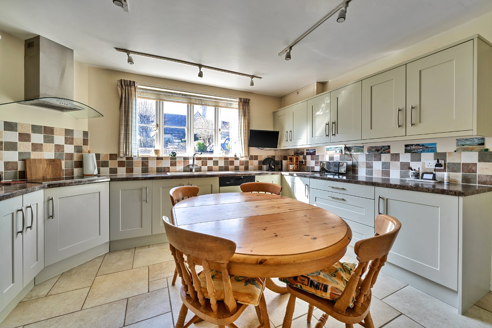 6 bedroom semi-detached house for sale 0