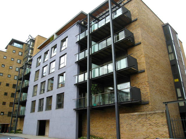 Boardwalk Place, Canary Wharf photo 4