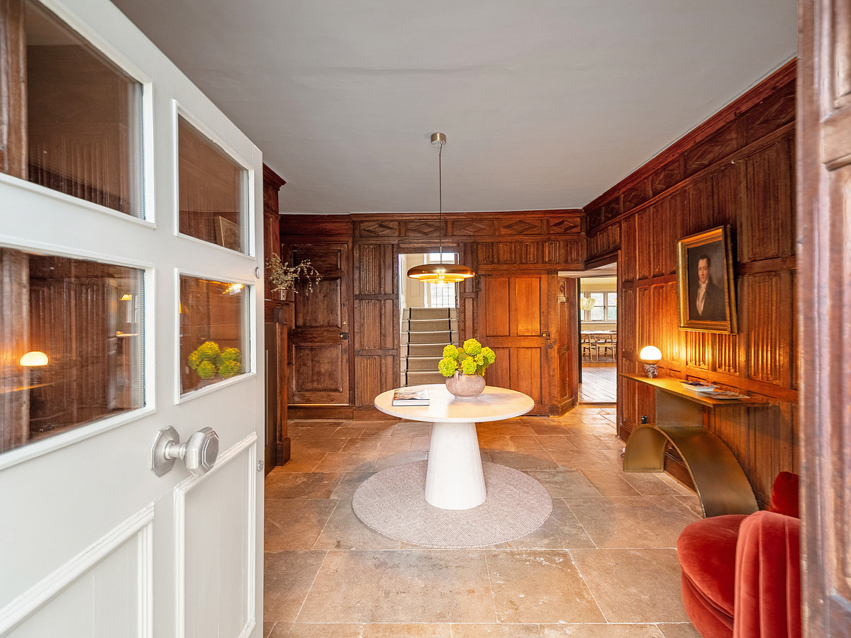 5 bedroom detached house for sale 0