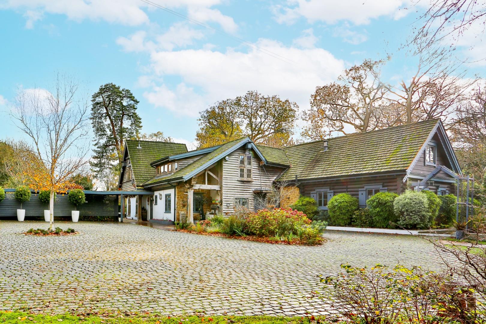 4 bedroom detached house for sale 0