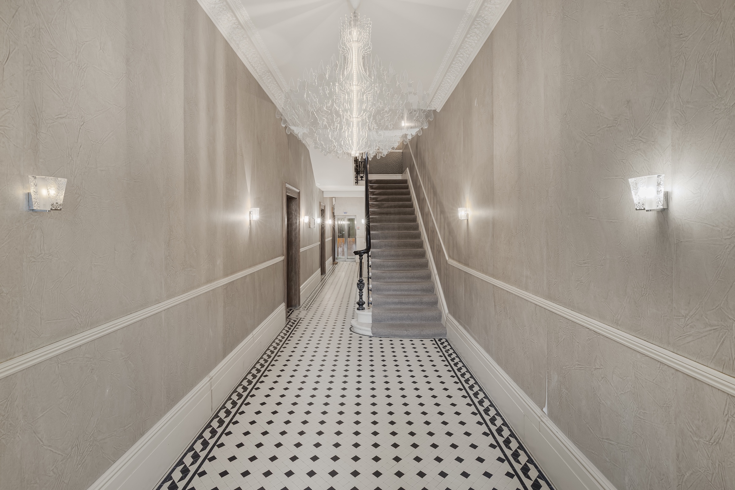 4 bedroom flat for sale 0