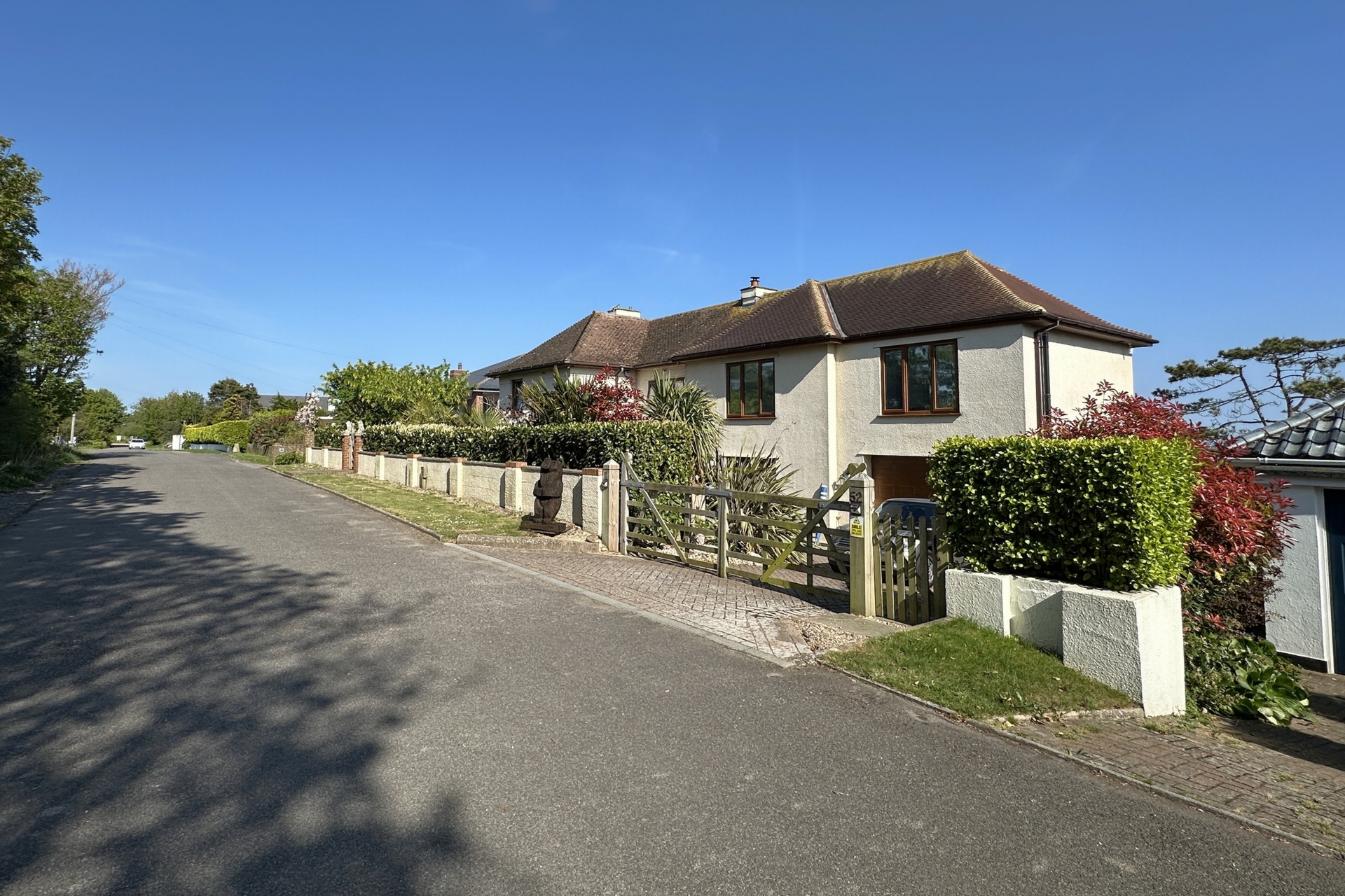6 bedroom detached house for sale in Chichester