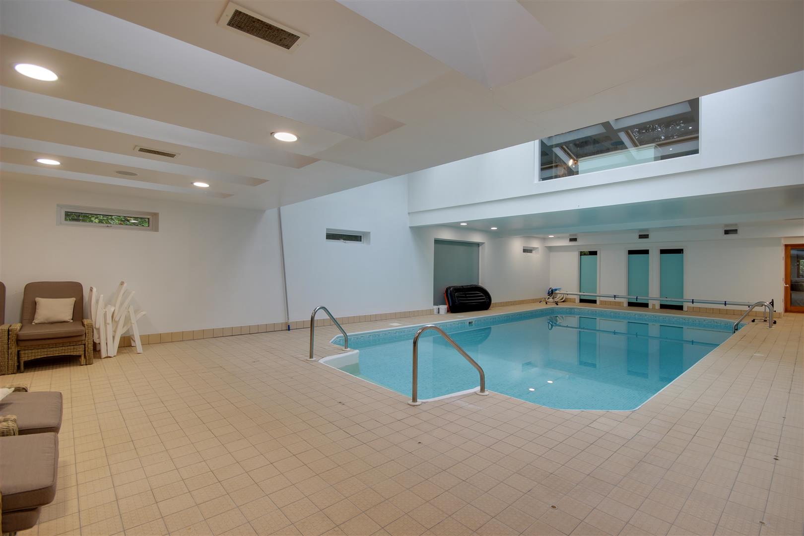 6 bedroom detached house for sale 0