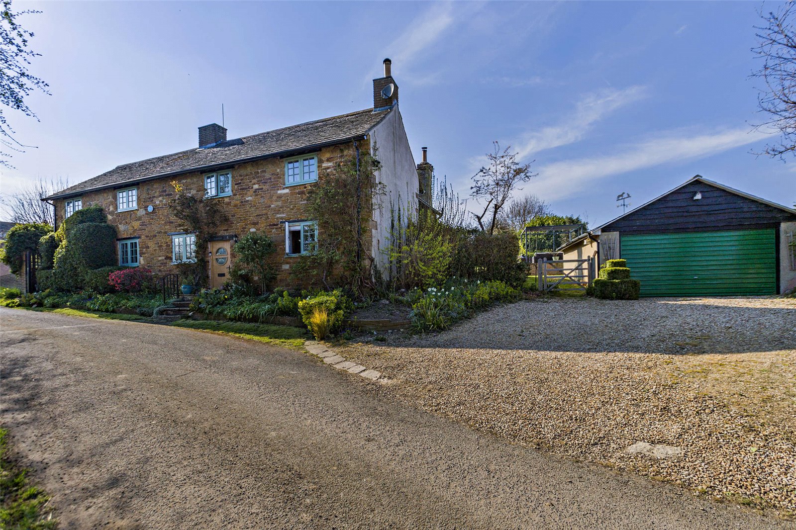 4 bedroom detached house for sale 0