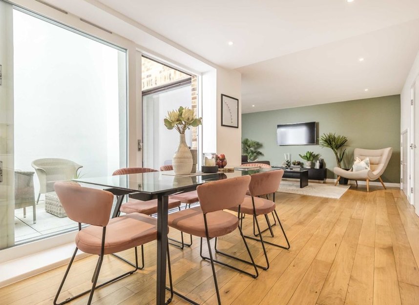 6 bedroom end terrace house for sale in London