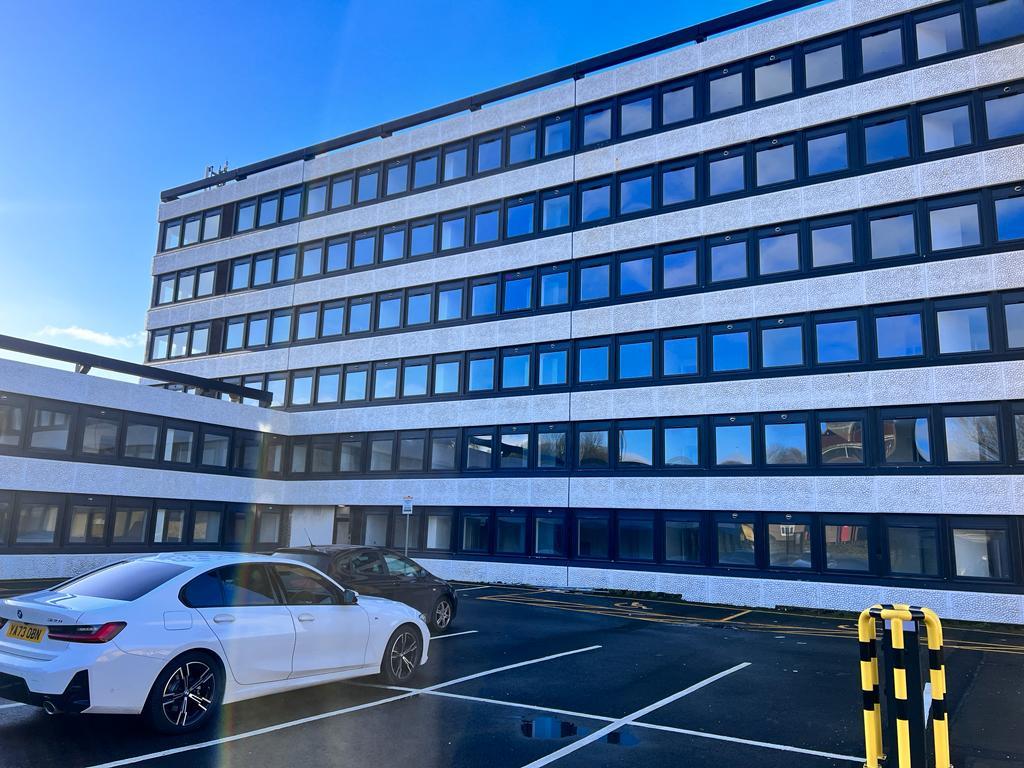 502, Yeadon House, Leeds photo 5