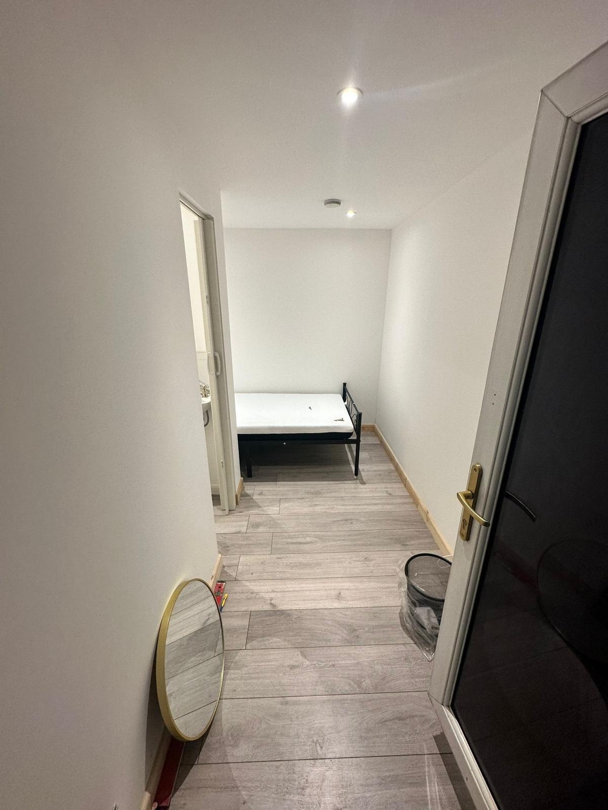 Room 1 329-331, Grays Inn Road, Greater London photo 5