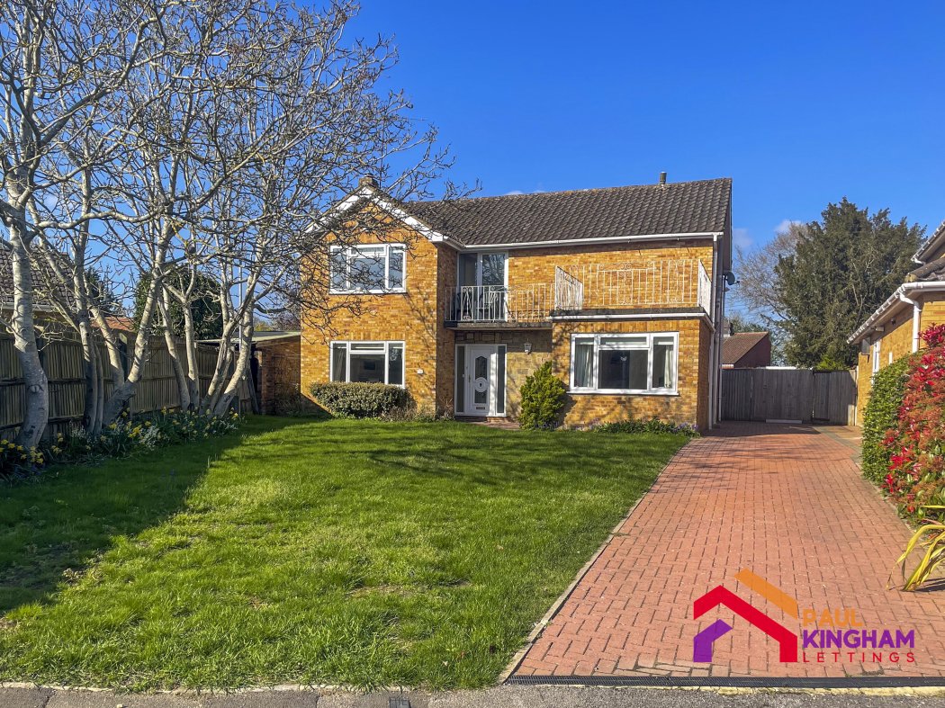 24, The Meadows, Flackwell Heath photo 2