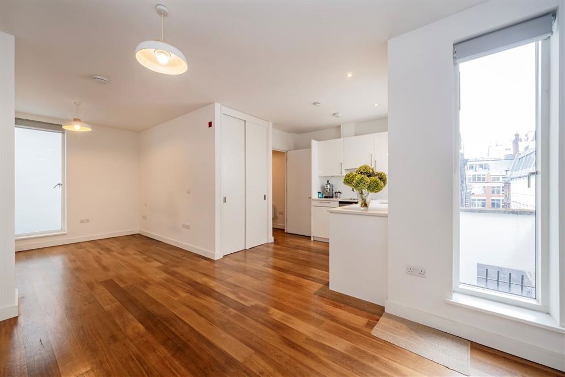 Flat C, 12 Berwick St, 12 Berwick Street, London photo 4