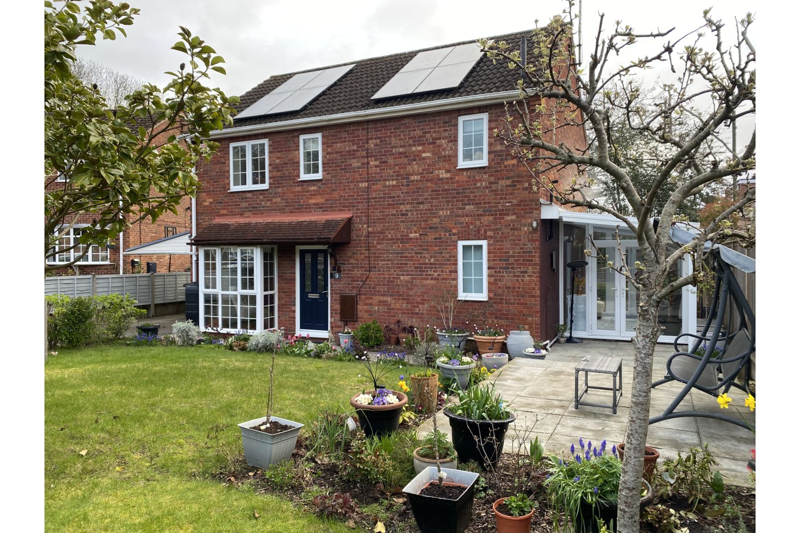 9, The Deer Leap, Kenilworth Warwickshire photo 2