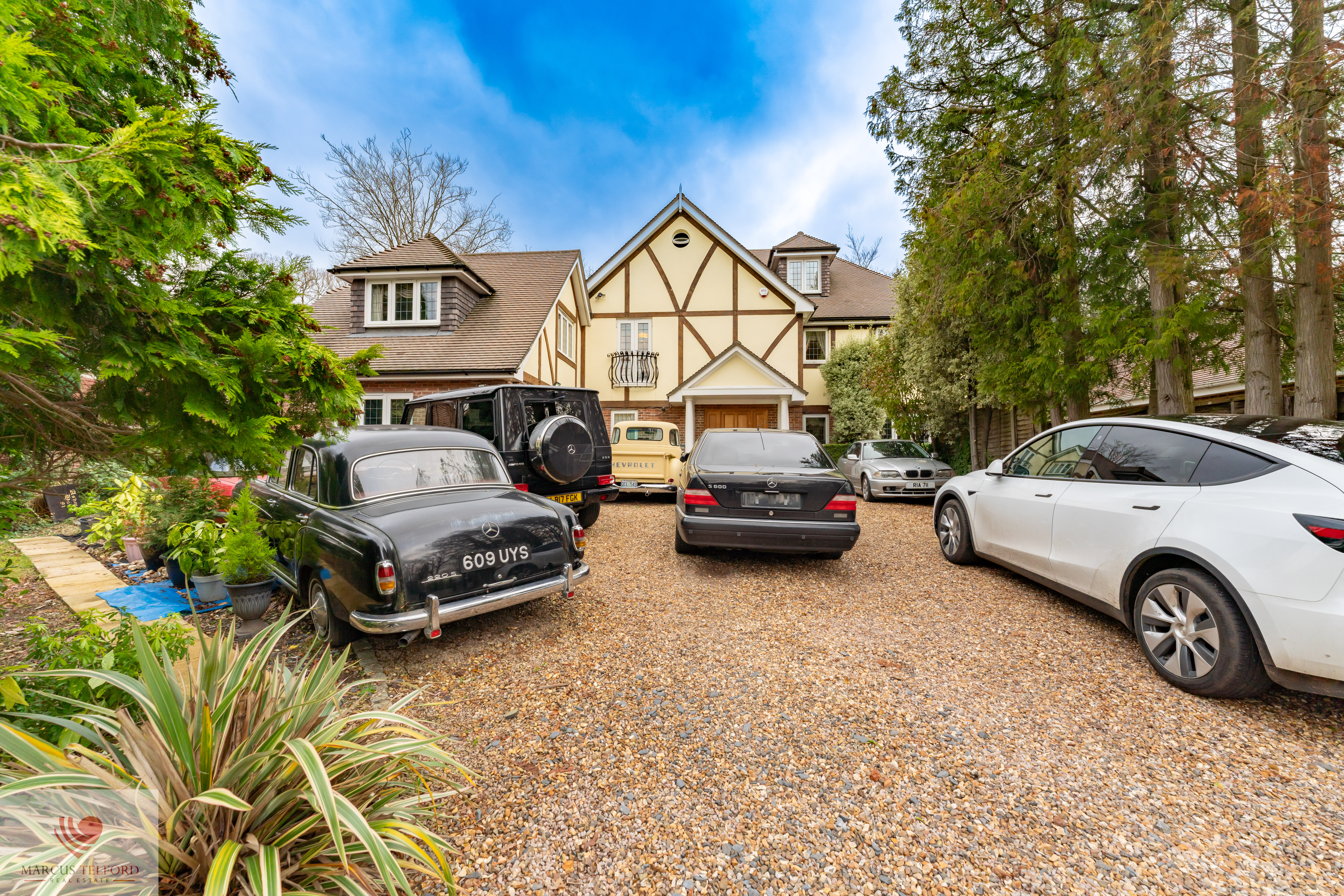 6 bedroom detached house for sale 0
