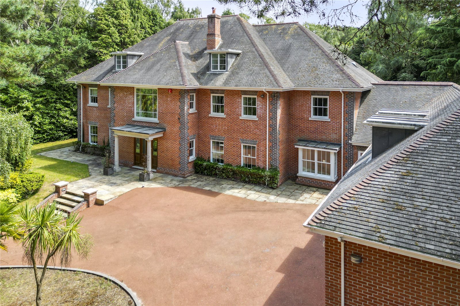 6 bedroom detached house for sale 0