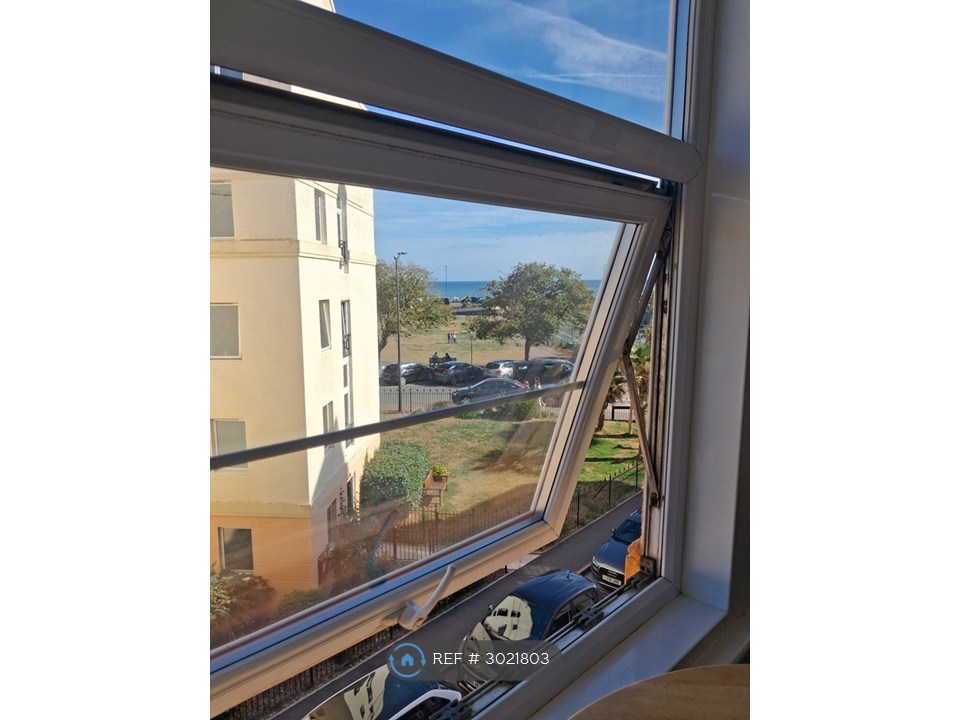 1-bed flat on C Brunswick St, Teignmouth, £950/mo