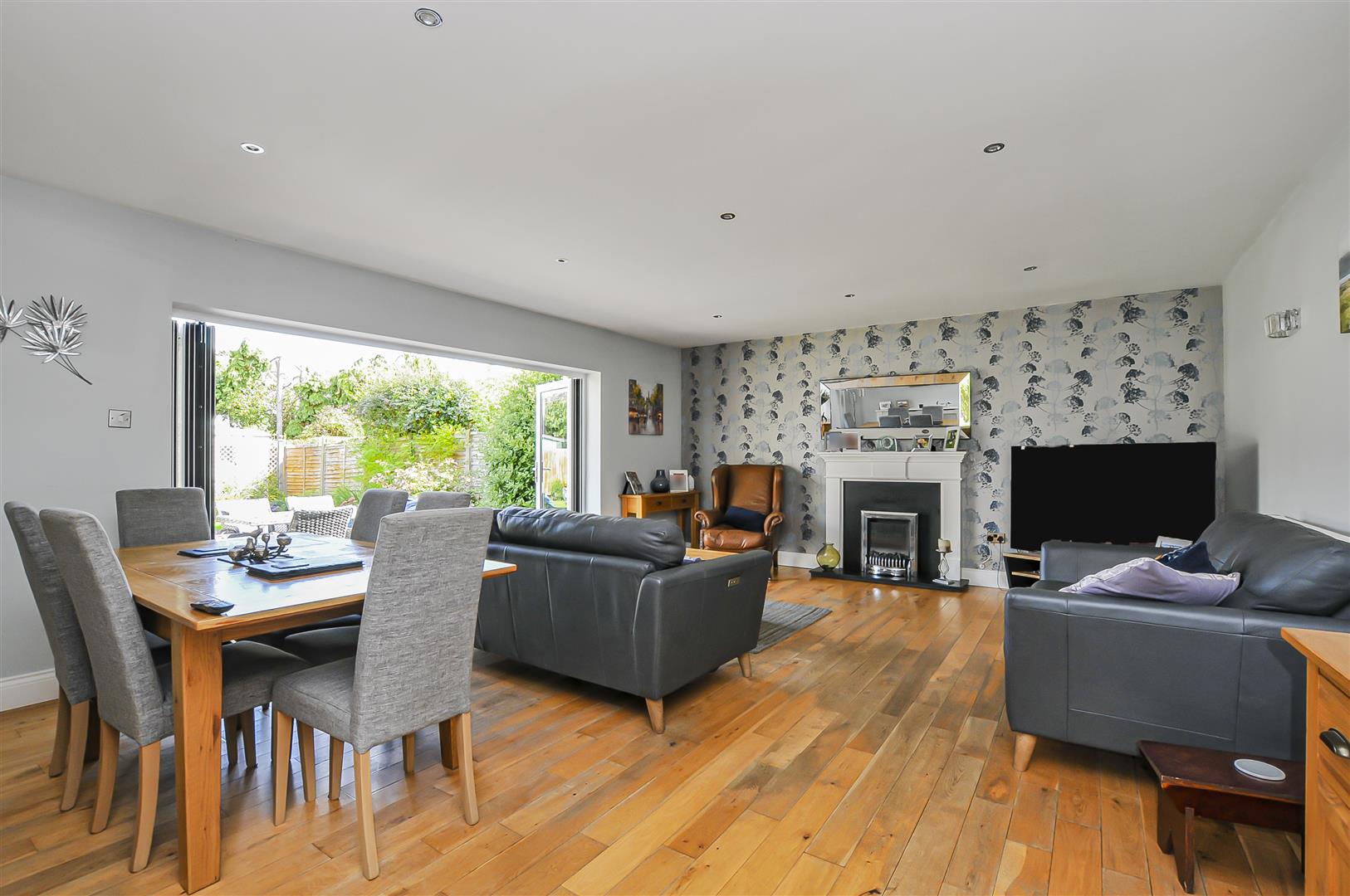 5 bedroom detached house for sale 0