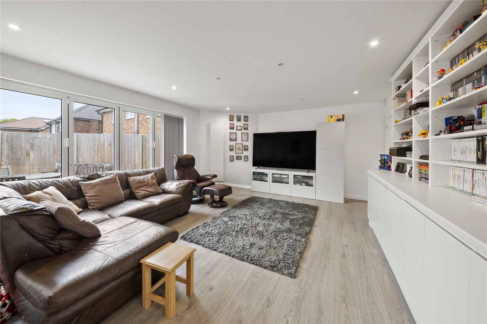 4 bedroom detached house for sale 0