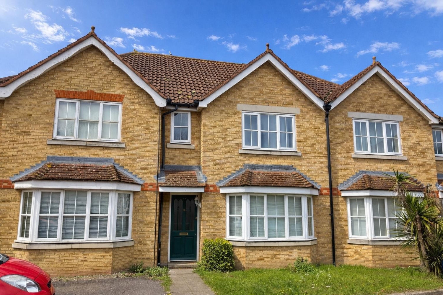 5-bed house on 40, Nightingale Shott, Egham, £3,000/mo