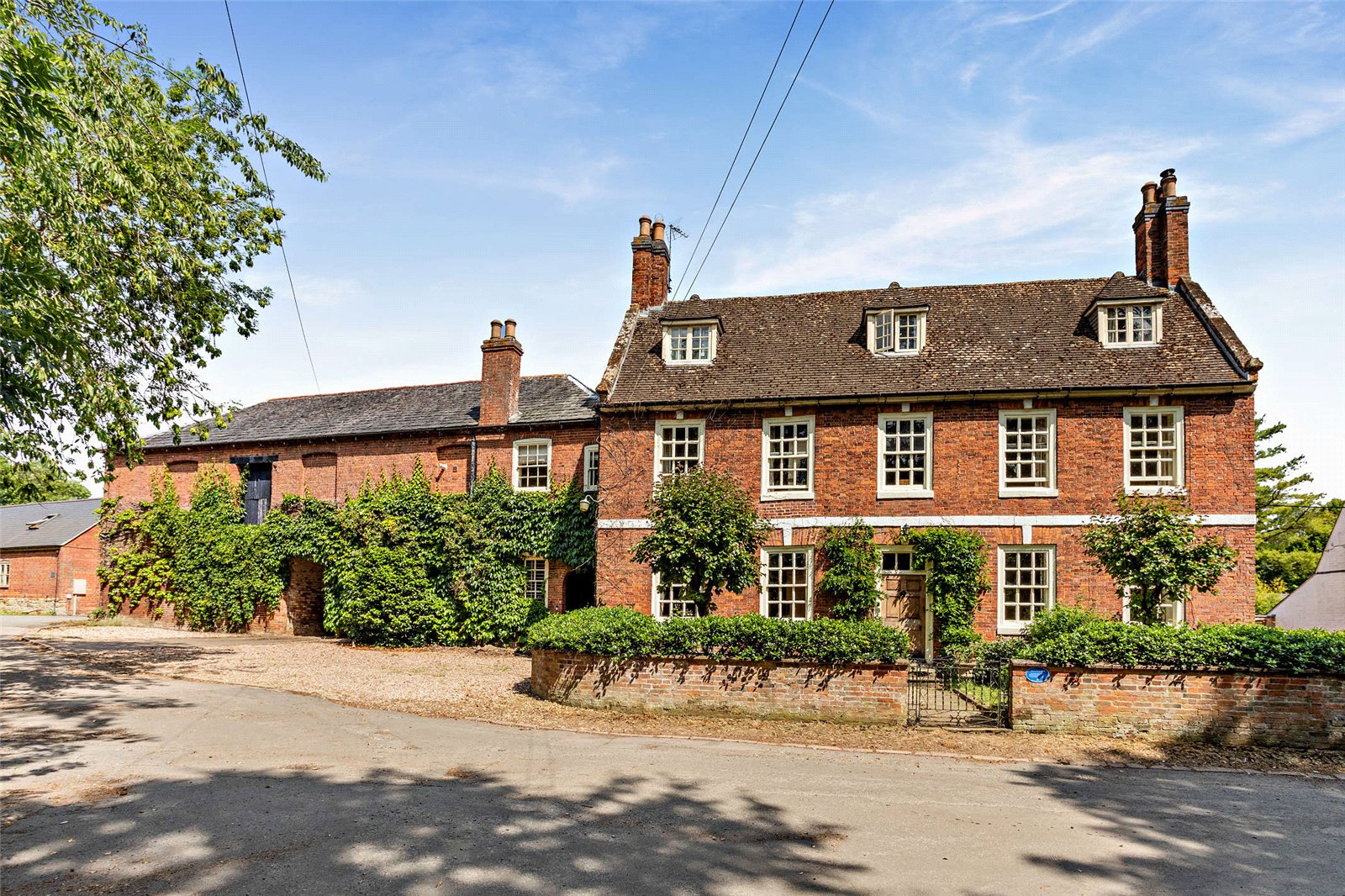 6 bedroom equestrian property for sale 0