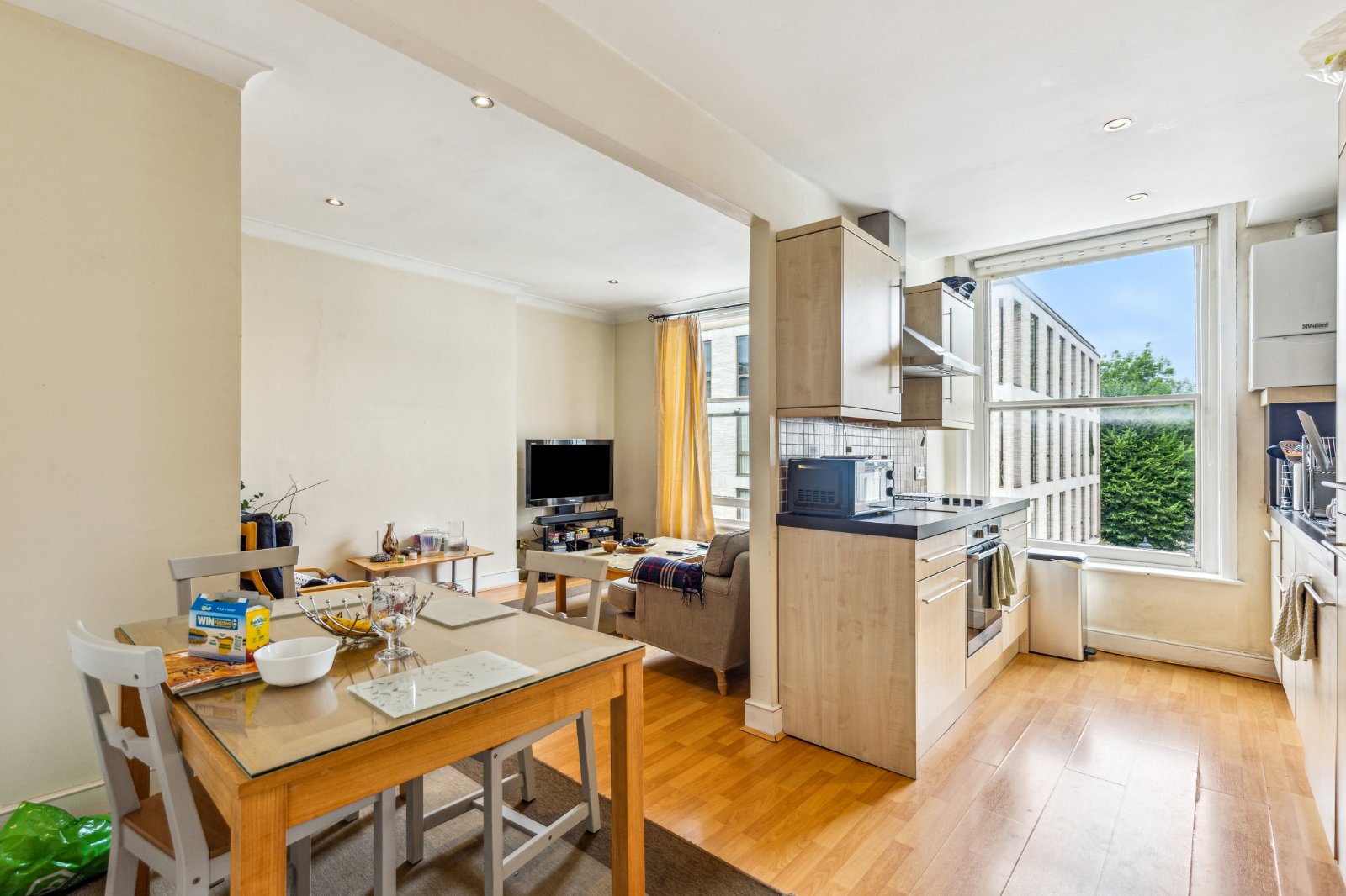 3 bedroom flat for sale 0