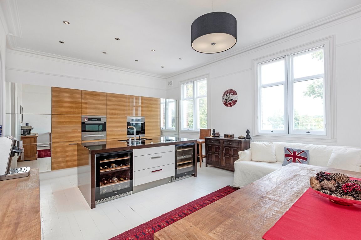 2 bedroom flat for sale 0