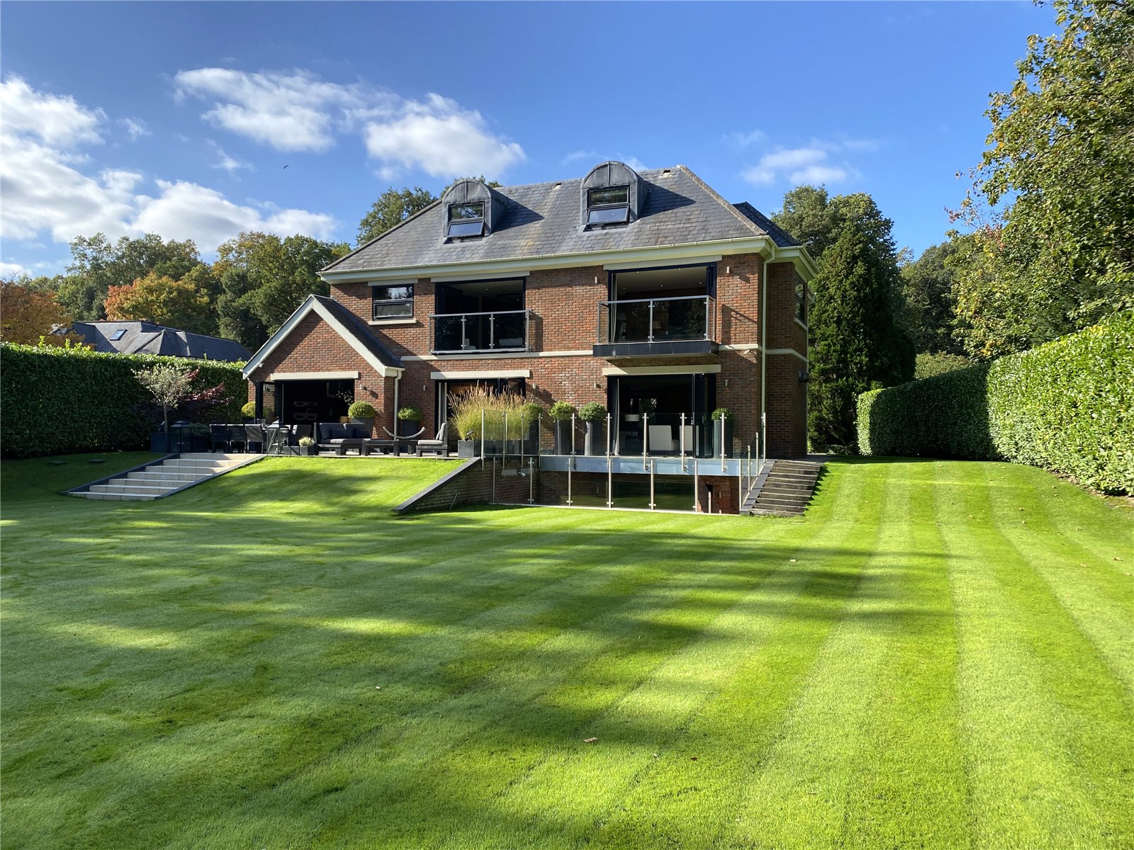 5 bedroom detached house for sale 0