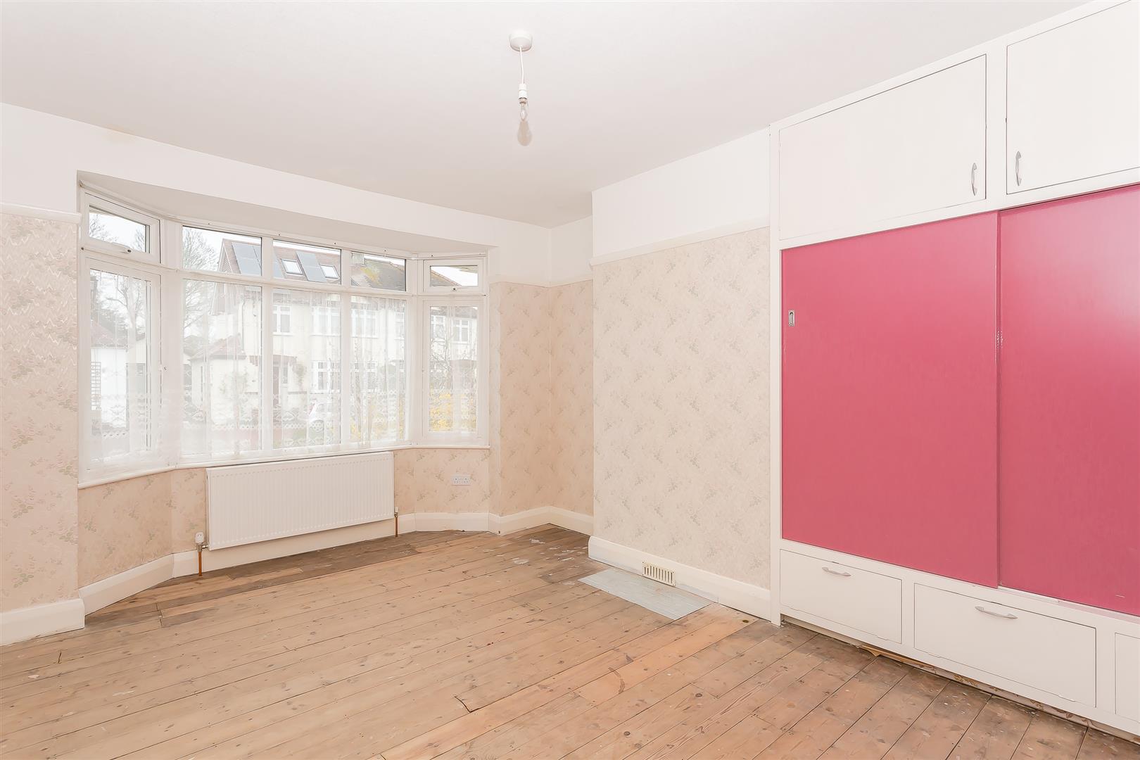 Free property report 11 Pine Walk, Woodmansterne, SM7 3QA Chimnie