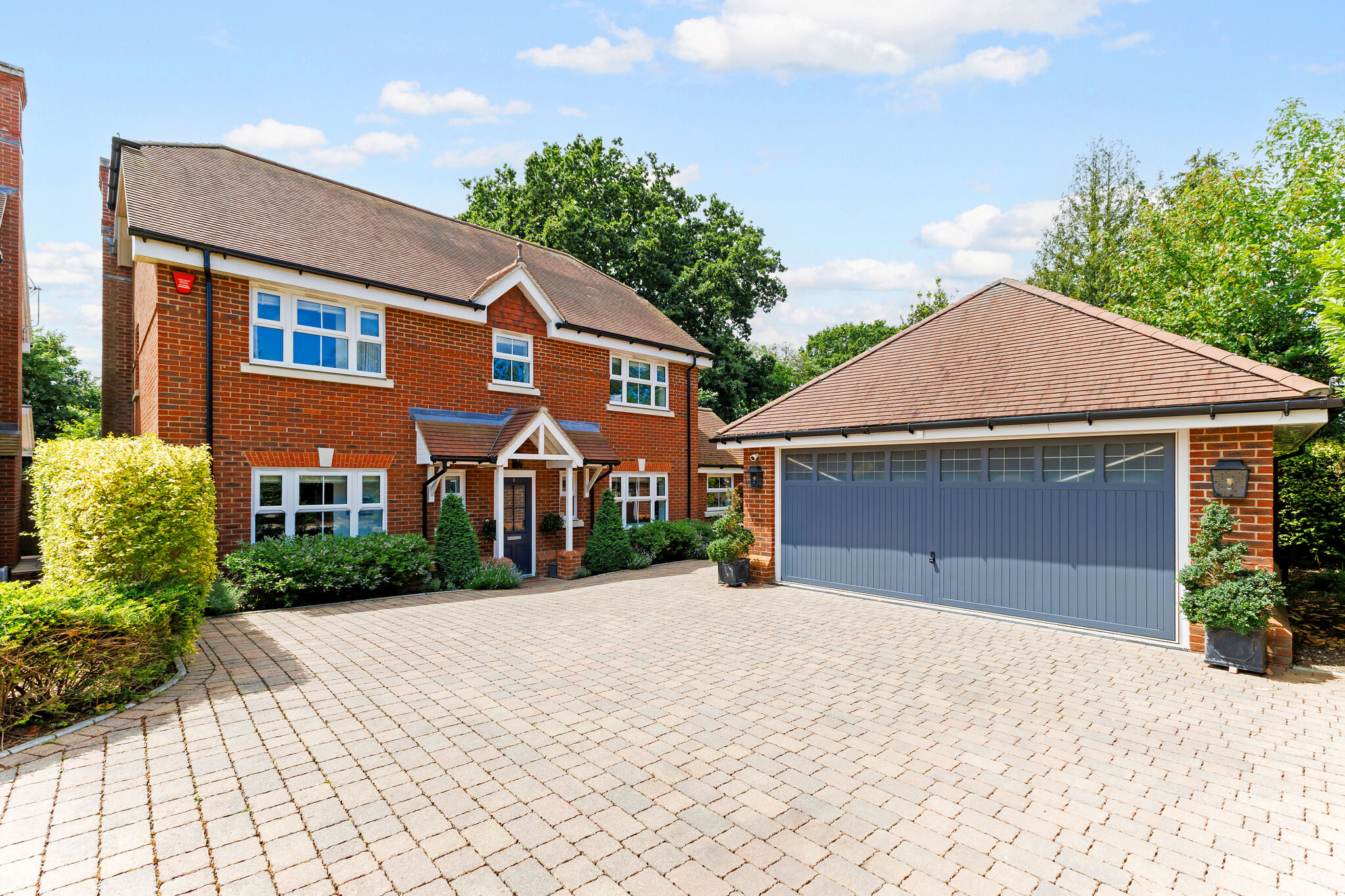 5 bedroom detached house for sale 0