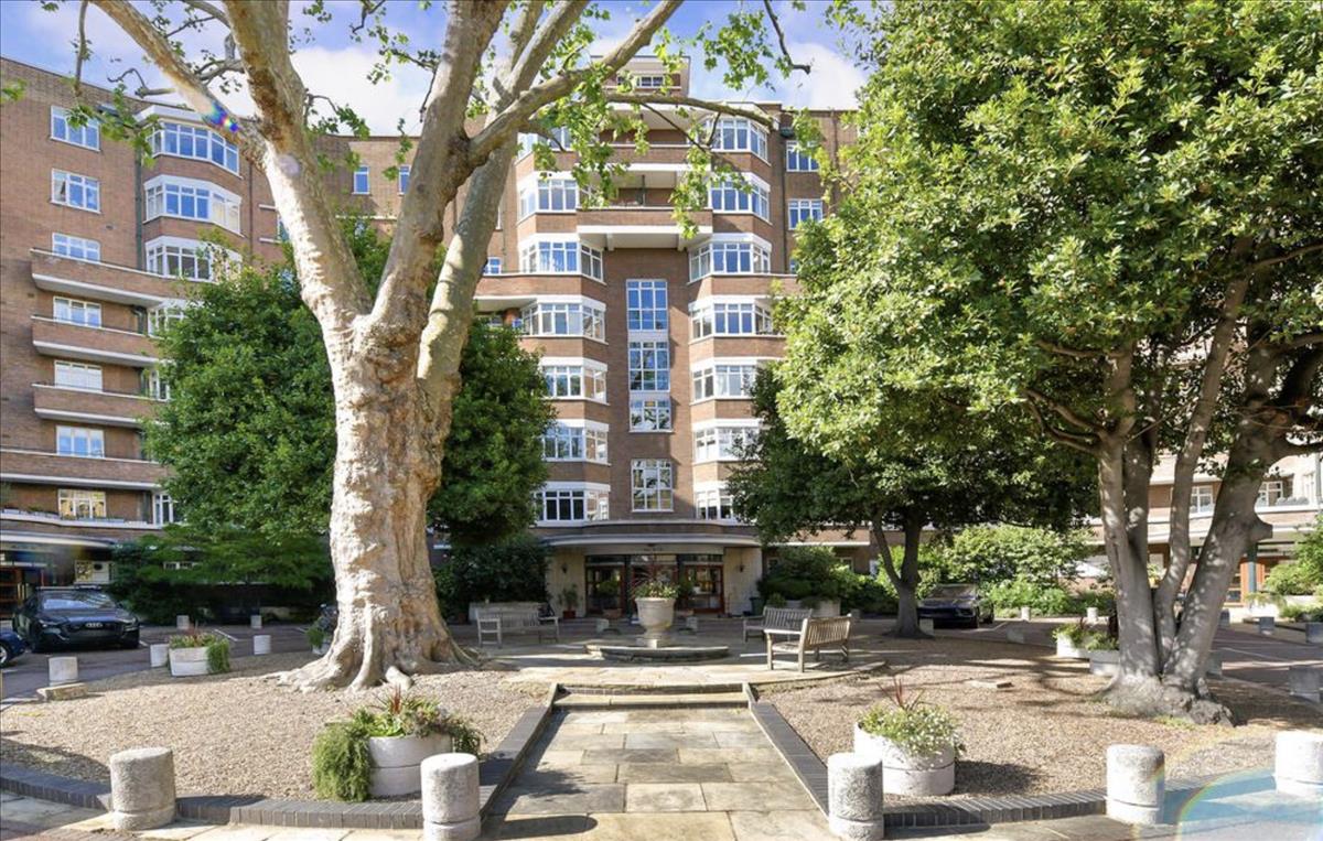 4 bedroom flat for sale