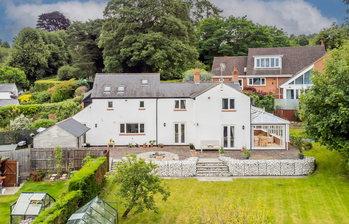 4 bedroom detached house for sale 0
