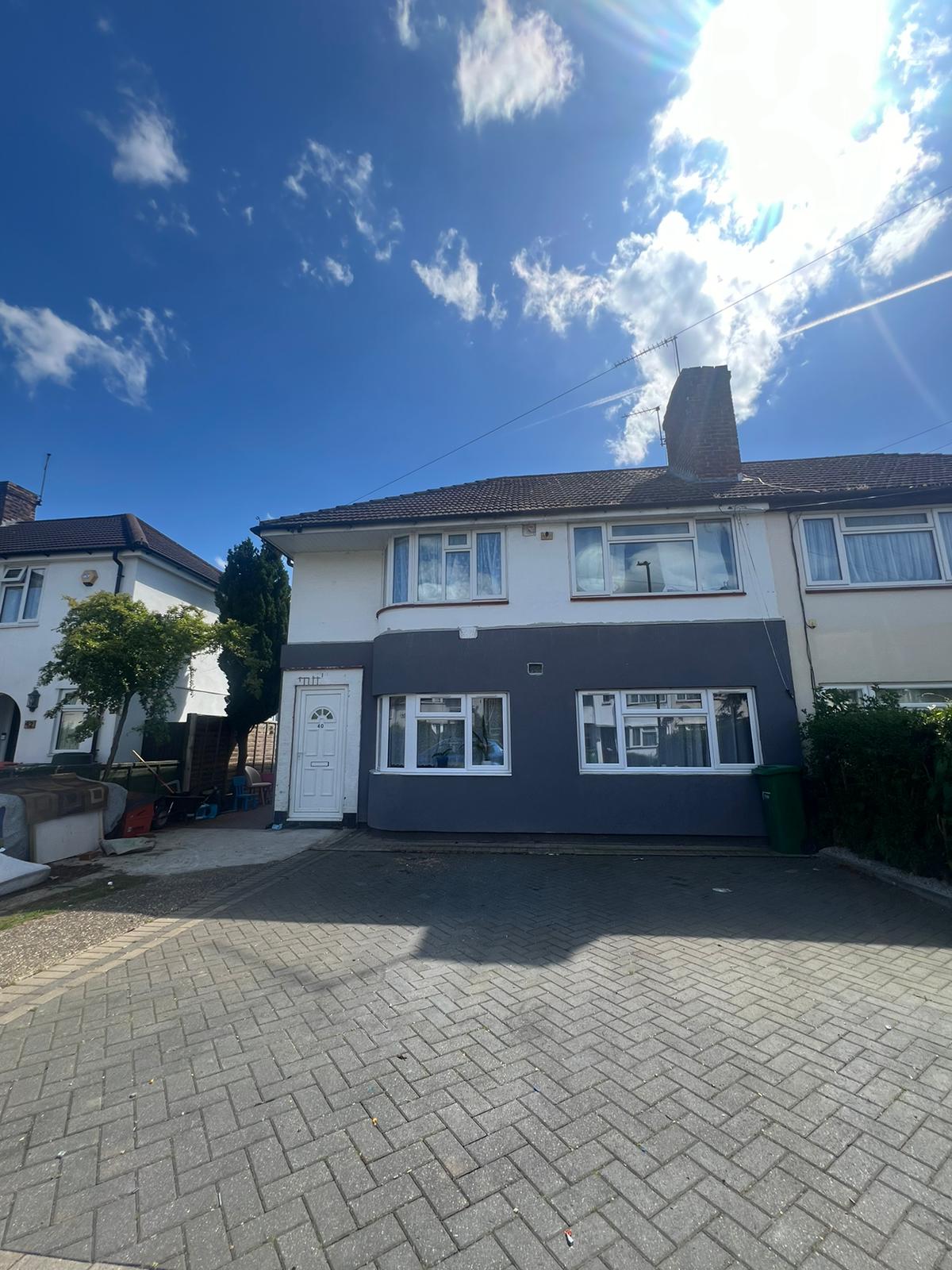 40, Wiltshire Avenue, Slough photo 2