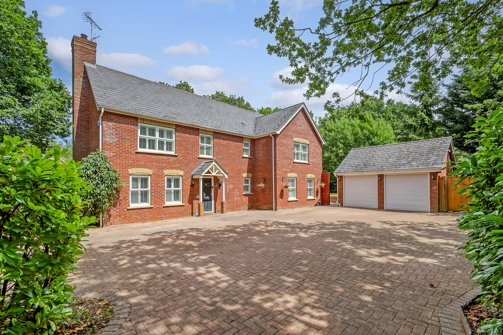 5 bedroom detached house for sale 0