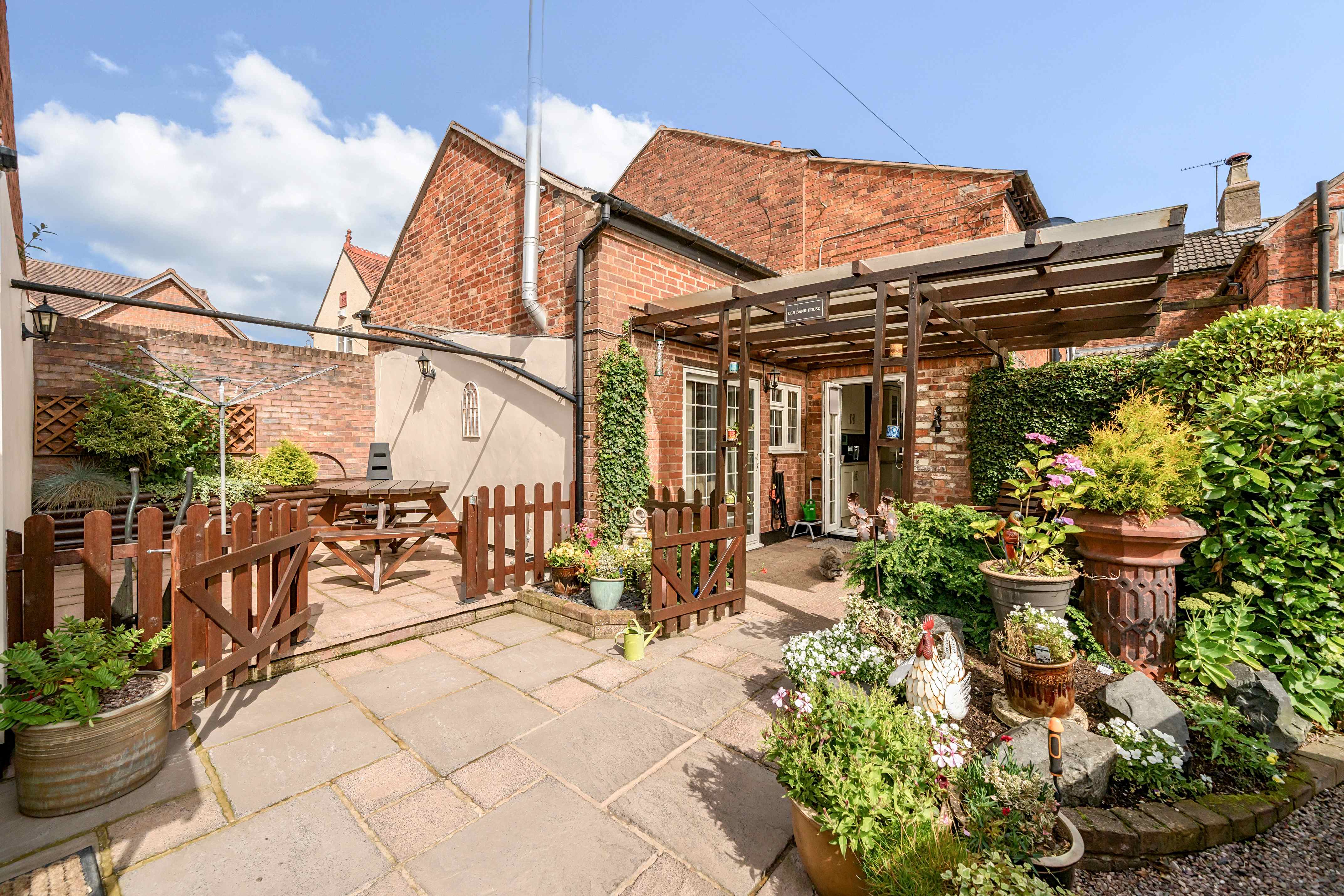 Old Bank House, Clows Top, DY14 9HL - listing photo