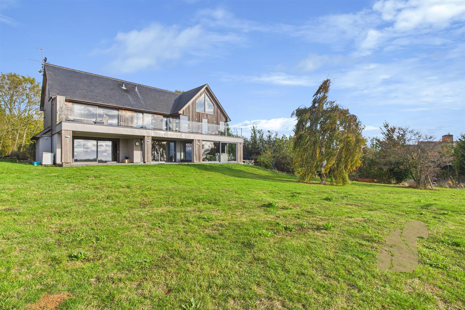 4 bedroom detached house for sale 0