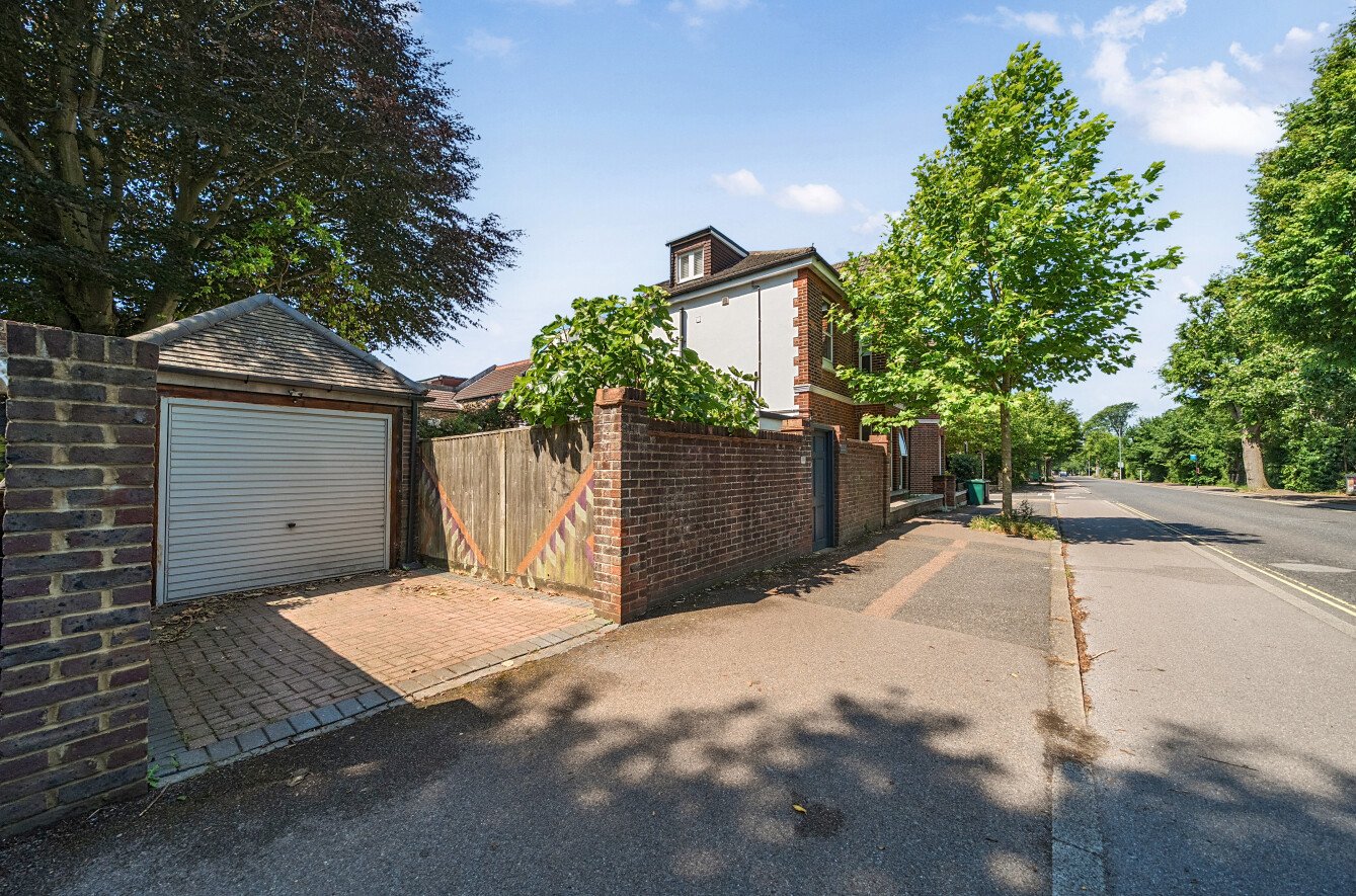 Garage and Parking For Flat 2, 2, Old Shoreham Road, East Sussex photo 4